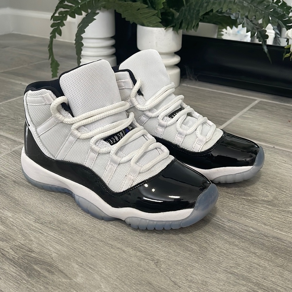 Concord Jordan 11 Youth 5.5 = 7 Women !!!!